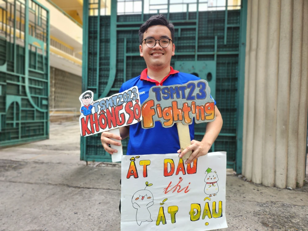 Đây là năm thứ 3 Đặng Lê Phú Quý, sinh viên Trường Đại học Y khoa Phạm Ngọc Thạch tham gia đội hình tiếp sức mùa thi.