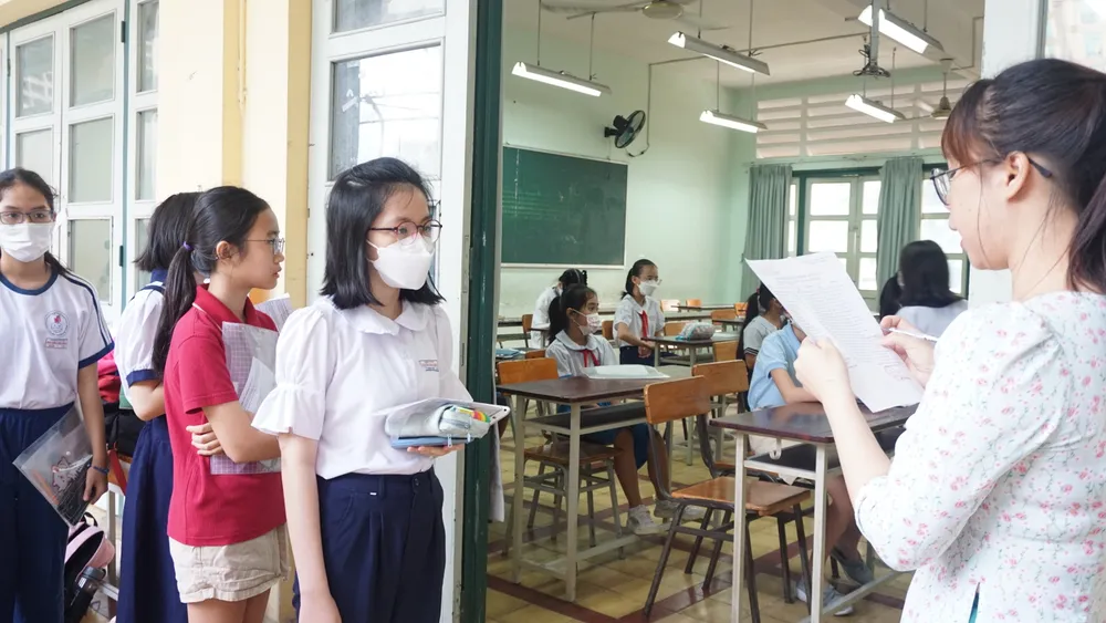 Nội dung bài khảo sát gồm hai phần trắc nghiệm và tự luận trong vòng 90 phút.