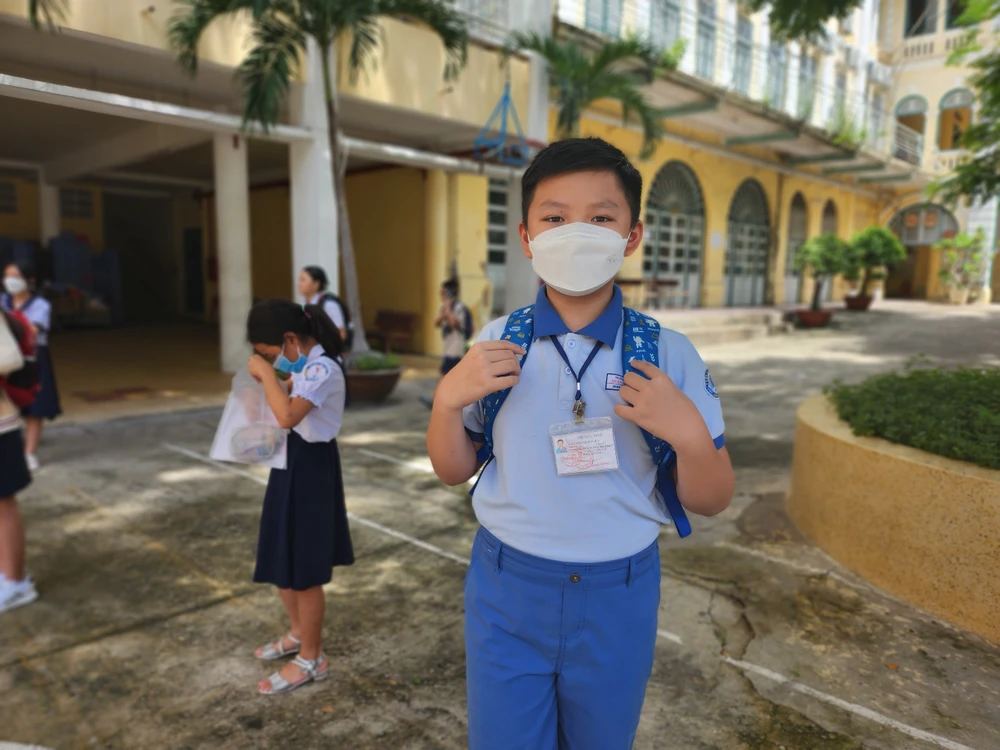 Trần Minh Nghĩa, học sinh Trường Tiểu học Trần Hưng Đạo, quận 1. Trần Minh Nghĩa, học sinh Trường Tiểu học Trần Hưng Đạo, quận 1.