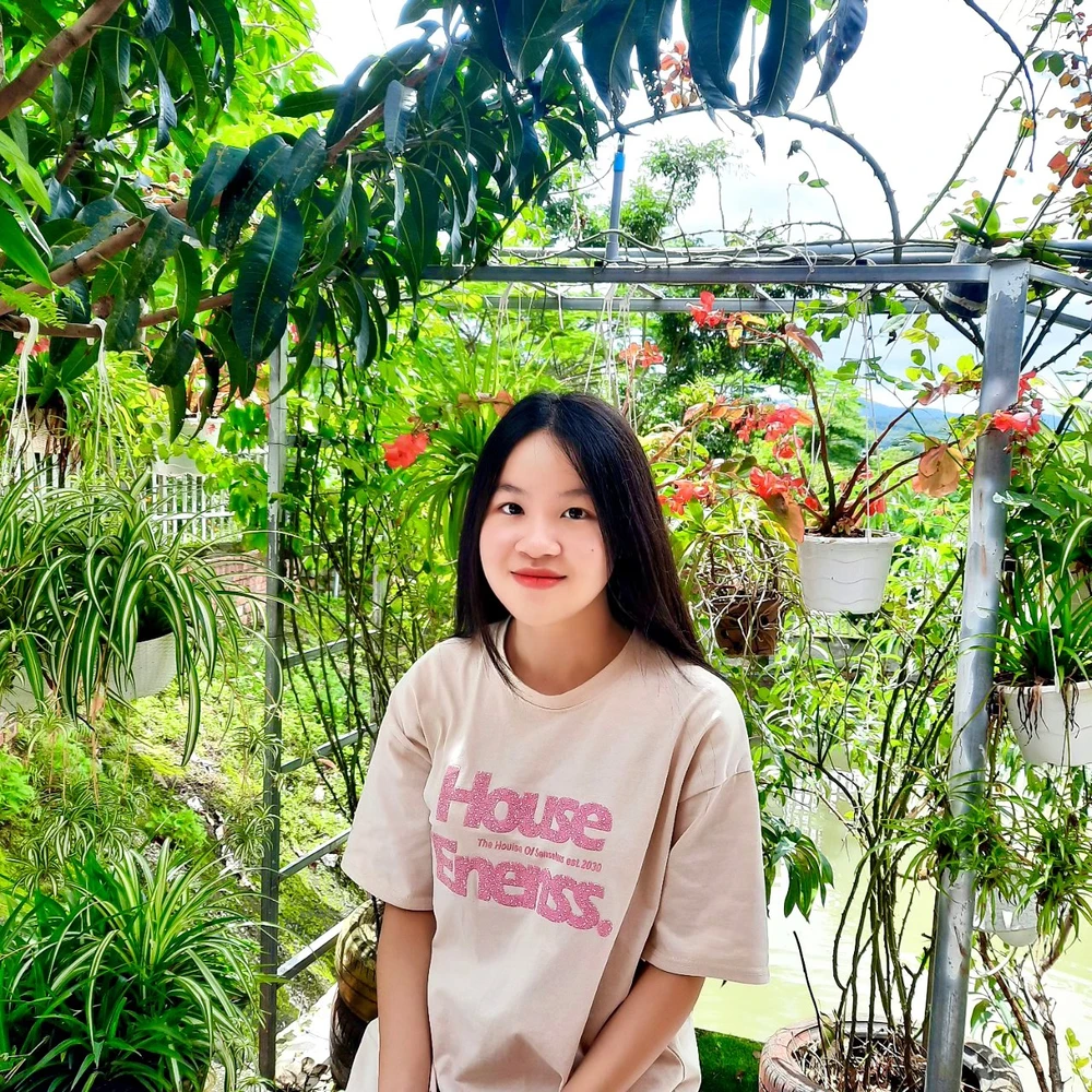 Trần Nguyệt Hằng là một trong ba thủ khoa toàn quốc khối A toàn quốc trong kỳ thi tốt nghiệp THPT năm 2023. Ảnh: NVCC