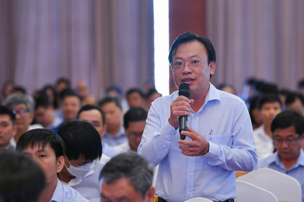 Ông Trần Tuấn Khanh, Phó Giám đốc Sở GD&amp;ĐT tỉnh An Giang trao đổi tại hội nghị. Ảnh: Bộ GD&amp;ĐT