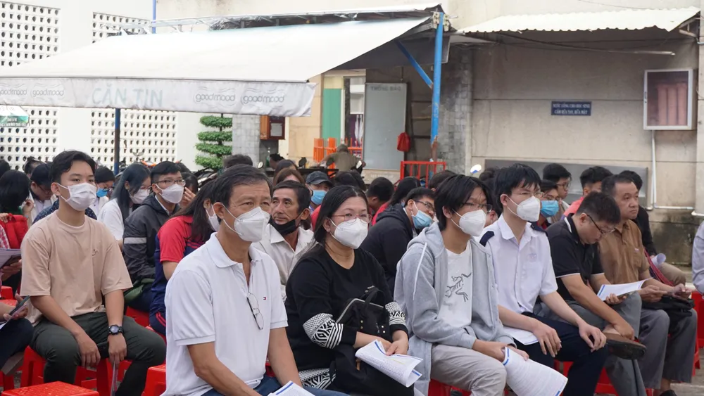 Buổi tư vấn thu hút nhiều phụ huynh cùng tham dự. Ảnh: NGUYỄN QUYÊN