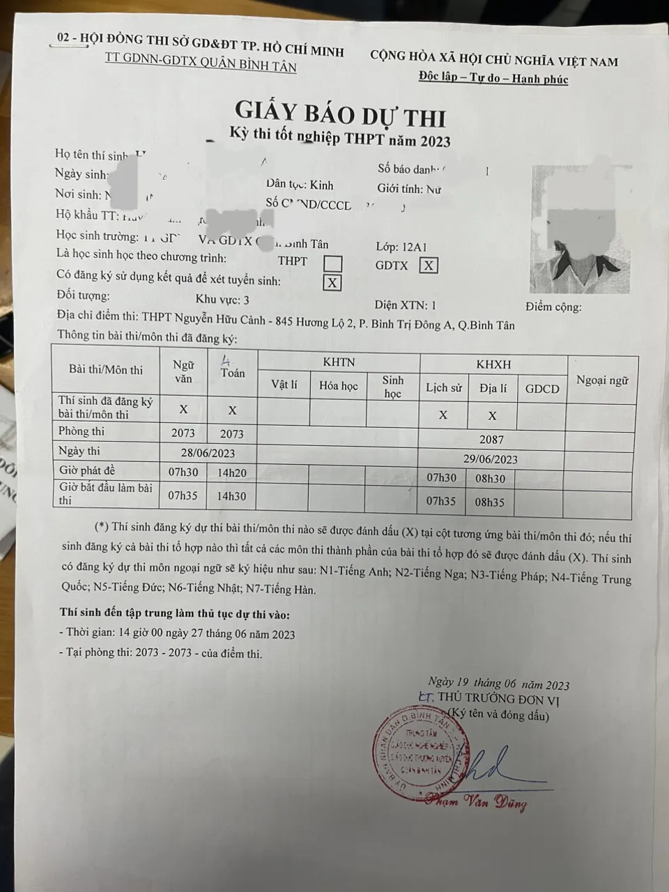 Tuy nhiên học viên này vẫn có giấy báo dự thi. Thậm chí em vẫn đi thi và đậu tốt nghiệp. Ảnh: CTV