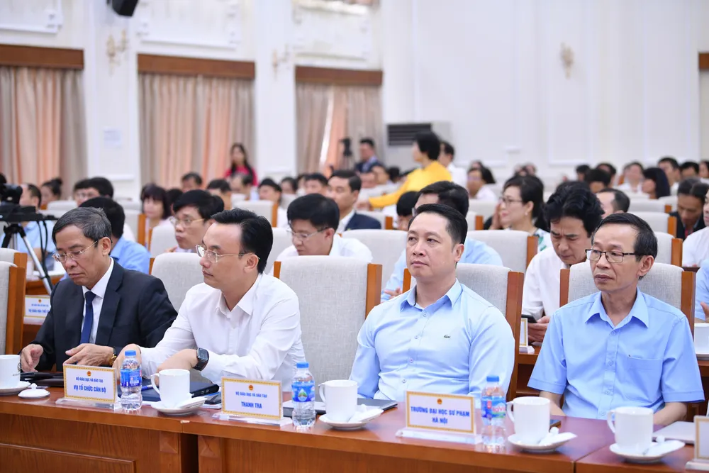 Lãnh đạo các trường đại học tham dự buổi gặp gỡ chiều nay với Bộ trưởng Bộ GD&ĐT. Ảnh: BỘ GD&ĐT Lãnh đạo các trường đại học tham dự buổi gặp gỡ chiều nay với Bộ trưởng Bộ GD&ĐT. Ảnh: BỘ GD&ĐT