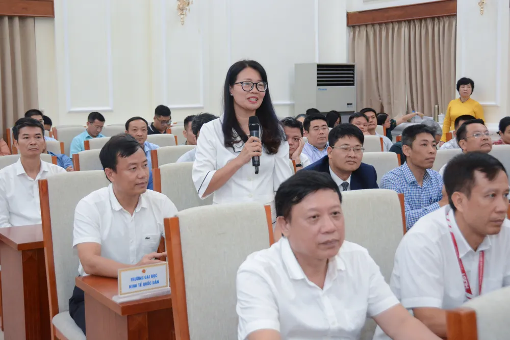 PGS.TS Phạm Thị Huyền, Trưởng bộ môn Marketting, Trường Đại học Kinh tế Quốc dân phát biểu tại cuộc gặp gỡ chiều nay. Ảnh: BỘ GD&ĐT PGS.TS Phạm Thị Huyền, Trưởng bộ môn Marketting, Trường Đại học Kinh tế Quốc dân phát biểu tại cuộc gặp gỡ chiều nay. Ảnh: BỘ GD&ĐT