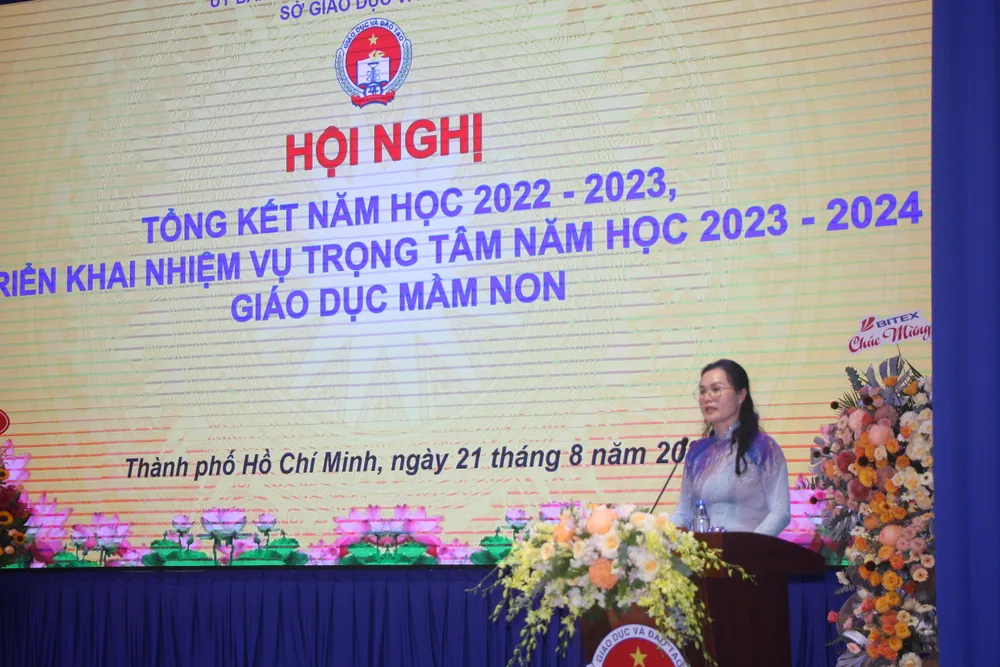 Phó Giám đốc Sở GD&amp;ĐT Lê Thuỵ Mỵ Châu phát biểu tại hội nghị. Ảnh: NQ