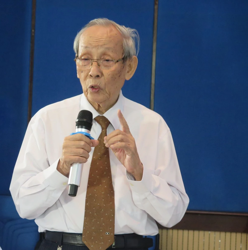 Giáo sư Trần Hồng Quân phát biểu tại một toạ đàm về giáo dục đại học. Ảnh: PHẠM ANH