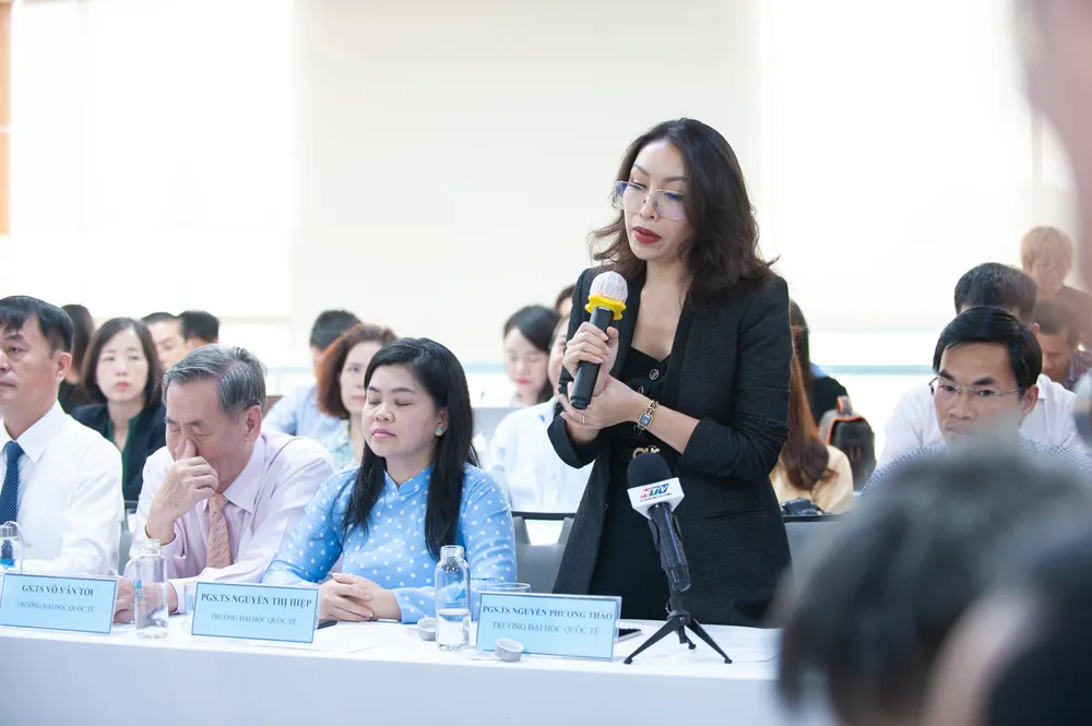 PGS.TS Nguyễn Thị Phương Thảo, Trường Đại học Quốc tế, Đại học Quốc gia TP.HCM phát biểu tại buổi làm việc. Ảnh: ĐẠI HỌC QUỐC GIA TP.HCM