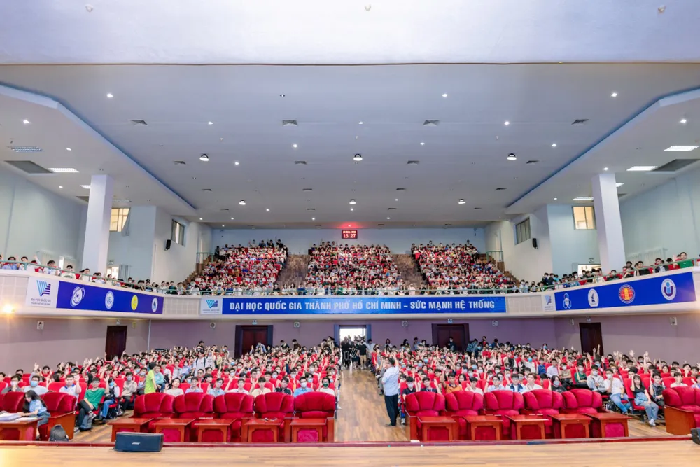 Năm học 2023-2024, trường tuyển 1.800 chỉ tiêu dành cho 4 phương thức. Ảnh: NTCC