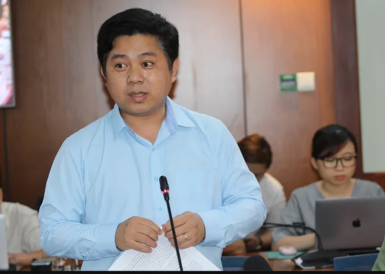 Ông Hồ Tấn Minh, Chánh văn phòng Sở GD&ĐT TP.HCM đánh giá cao những đóng góp của báo Pháp luật TP.HCM trong việc tuyên truyền chủ trương, chính sách giáo dục của TP. Ảnh: TN bao-phap-luat-tp.hcm