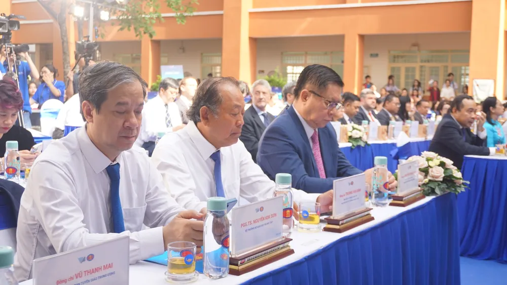 Lễ khai giảng của Trường Đại học Khoa học Xã hội và Nhân văn, Đại học Quốc gia TP.HCM có sự tham dự của lãnh đạo Đảng, Nhà nước. ruong-dai-hoc-khoa-hoc-nhan-van-4.JPG