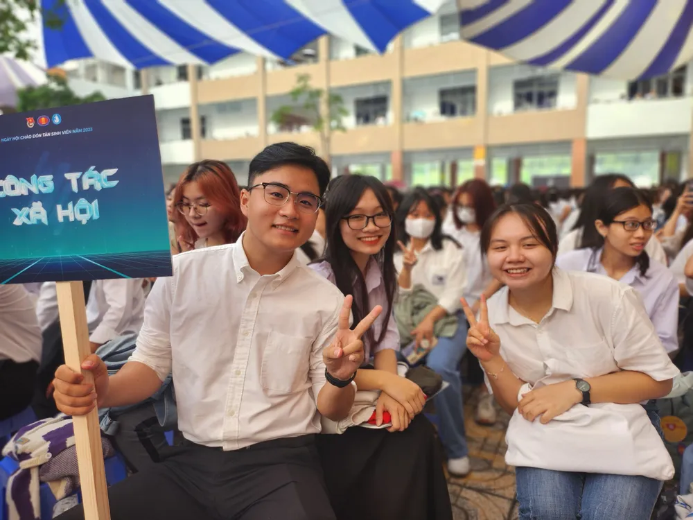 Sinh viên Trường Đại học Khoa học Xã hội và Nhân văn trong lễ khai giảng Truong-dai-hoc-khoa-hoc-xa-hoi-nhan-van.jpg