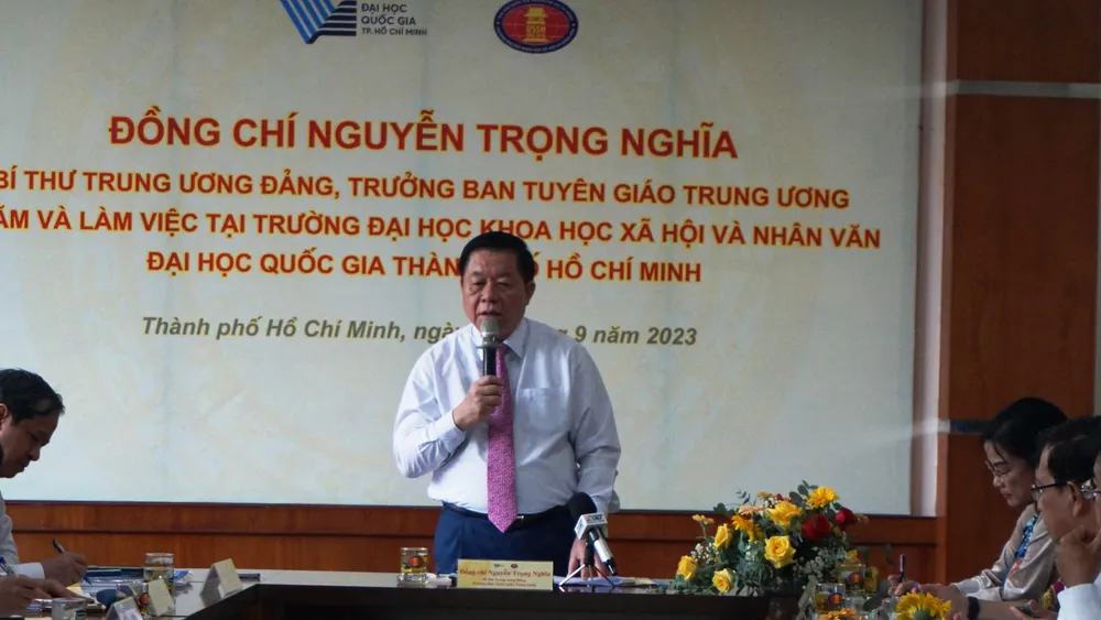 Ông Trương Trọng Nghĩa, Bí thư Trung ương đảng, Trưởng ban tuyên giáo Trung ương phát biểu tại buổi làm việc. tu-chu-thuc-su-1.JPG