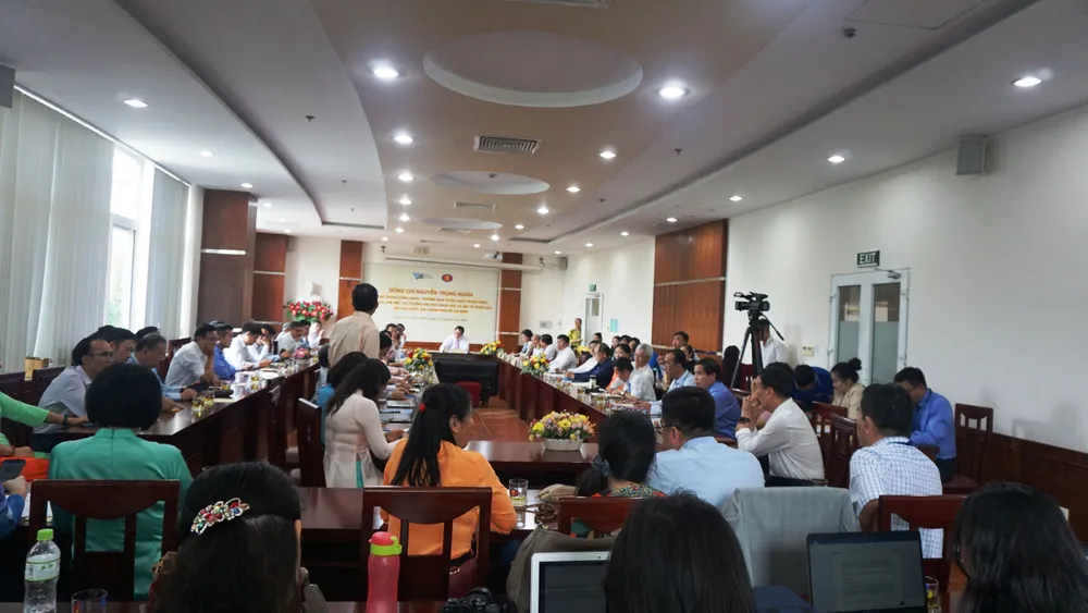 Toàn cảnh hội nghị. Ảnh; NGUYỄN QUYÊN tu-chu-thuc-su-2.JPG