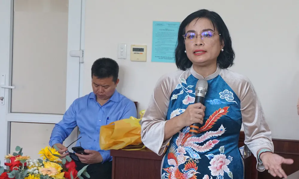 PGS.TS Ngô Thị Phương Lan, Hiệu trưởng Trường Đại học Khoa học Xã hội và Nhân văn phát biểu tại hội nghị. Ảnh: NGUYỄN QUYÊN tu-chu-thuc-su.JPG