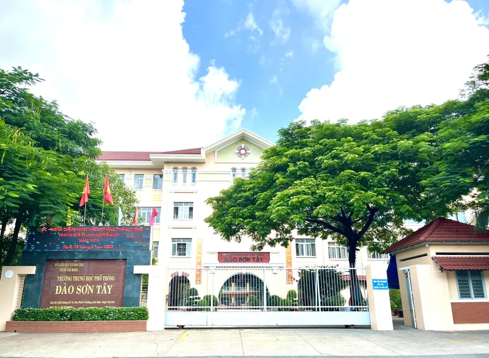 Trường THPT Đào Sơn Tây nơi xảy ra sự việc thầy phó hiệu trưởng tát học sinh. Ảnh: WEBSITE TRƯỜNG pho-hieu-truong-tat-hoc-sinh
