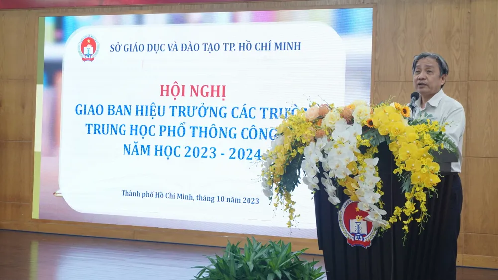 Ông Lê Duy Tân, Trưởng phòng Giáo dục Trung học, Sở GD&ĐT TP.HCM khẳng định các trường phải thực hiện việc xếp thời khoá biểu theo đúng quy định, không gây quá tải. Ảnh: NGUYỄN QUYÊN không-thu-quy-lop-quy-truong.JPG