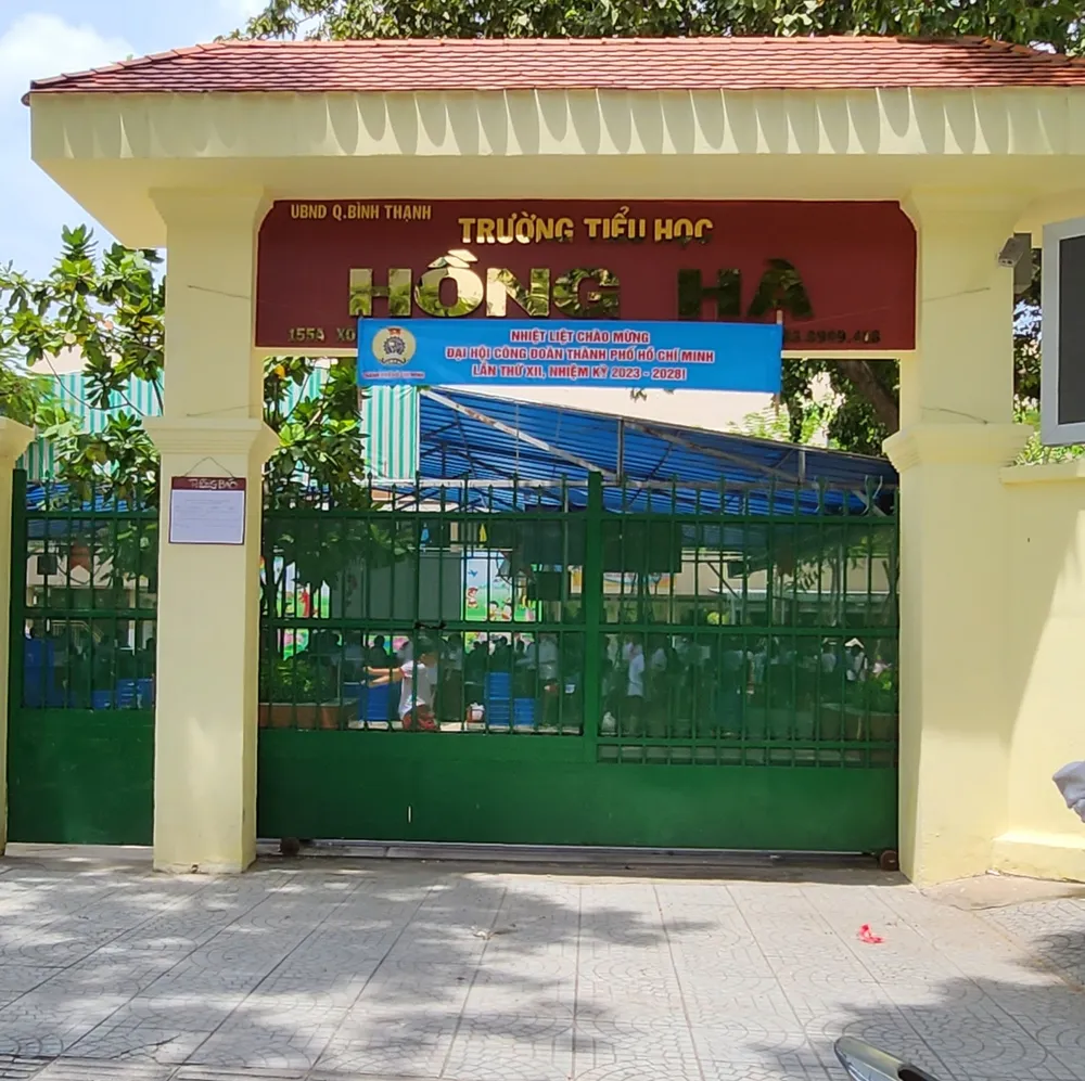 Kế hoạc kiểm tra các khoản thu chi đầu năm tại các đơn vị của Sở GD&ĐT TP.HCM sẽ diễn ra từ ngày 16-10 đến 16-11. Trong ảnh, Trường Tiểu học Hồng Hà có quỹ phụ huynh một lớp hơn 310 triệu đồng với những khoản thu chi đầu năm vô lý khiến phụ huynh bức xúc. Ảnh: NGUYỄN QUYÊN kiem-tra-cac-khoan-thu-chi-dau-nam.jpg