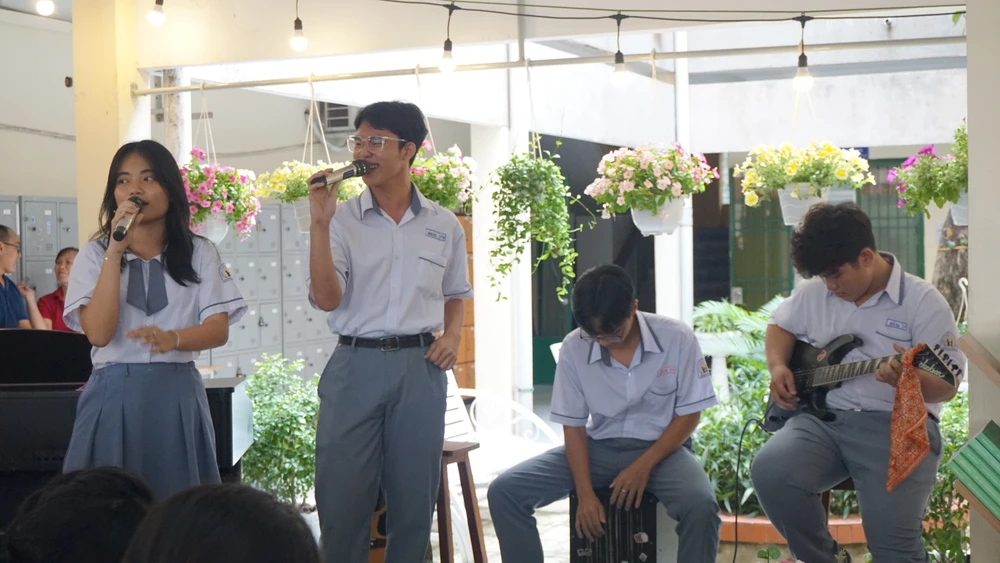 “Sách-Âm nhạc và Cookies” của Trường THPT Hùng Vương có gì hay?