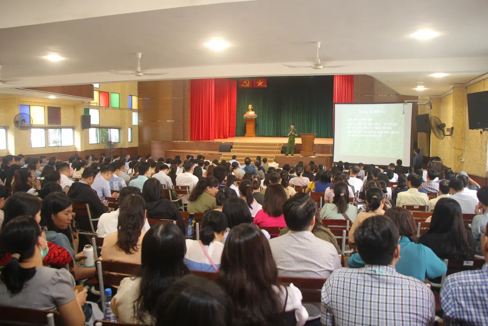 vì sao thuốc lá điện tử lại thu hút giới trẻ