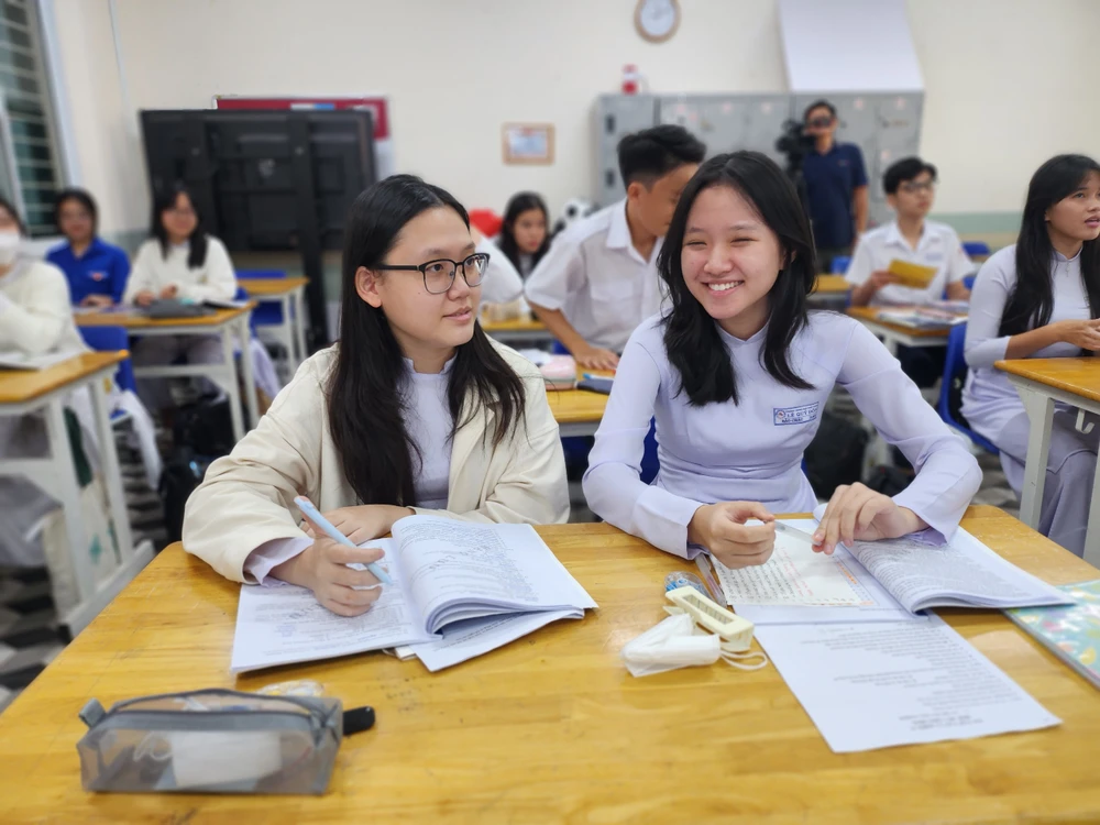 Học sinh Trường THPT Lê Quý Đôn, quận 3 trong một giờ học tiếng Anh. Ảnh: NQ Phương án thi tốt nghiệp từ 2025
