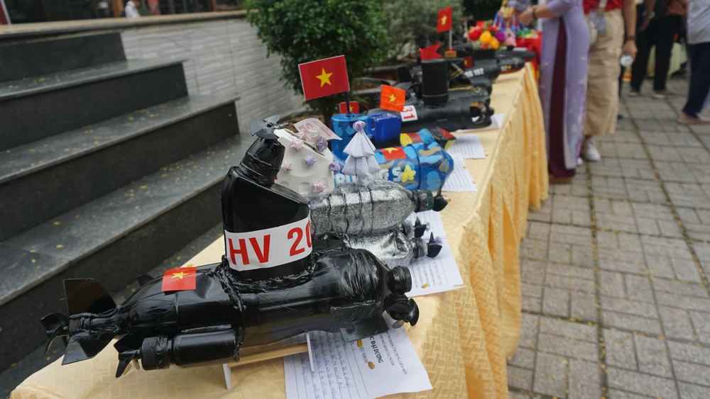 thiết kế mô hình tàu ngầm