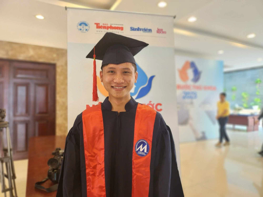 học bổng 'Nâng bước thủ khoa'