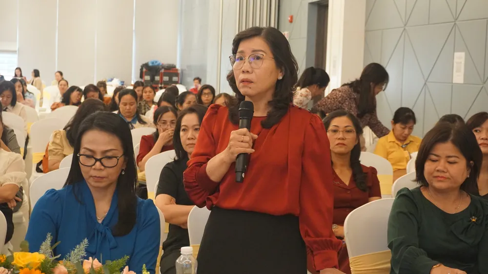 Trẻ mẫu giáo làm quen tiếng Anh: