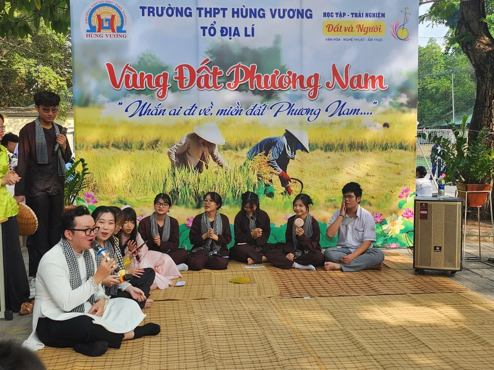 Không gian tổ địa lý mang đậm màu sắc vùng đất phương Nam Học sinh Hùng Vương 'lăn xả' hết mình trong ngày hội trải nghiệm
