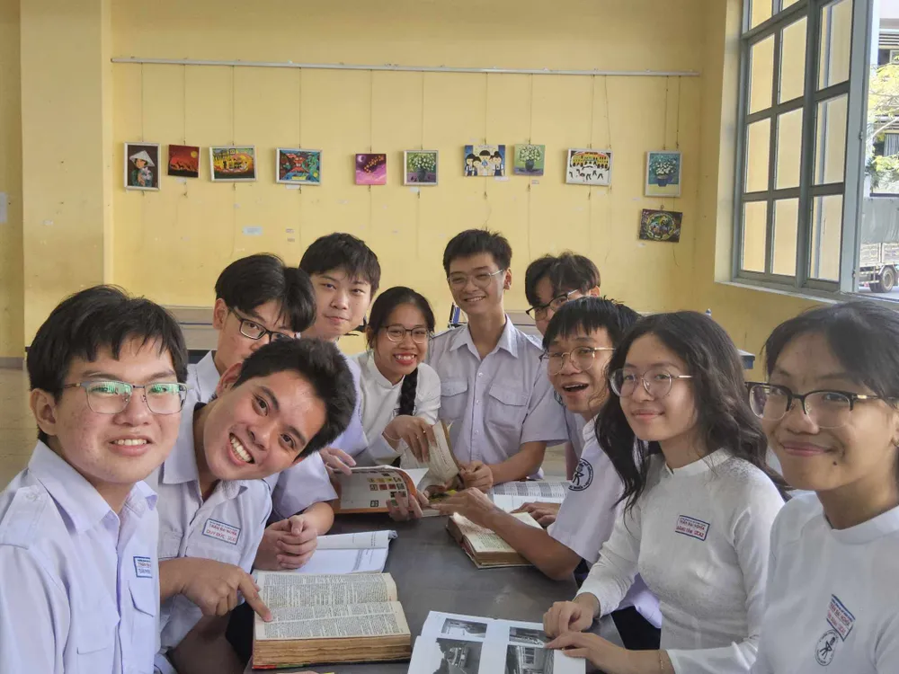 Khải An cùng với bạn bè khi học nhóm hoc-sinh-gioi-quoc-gia-4.jpg