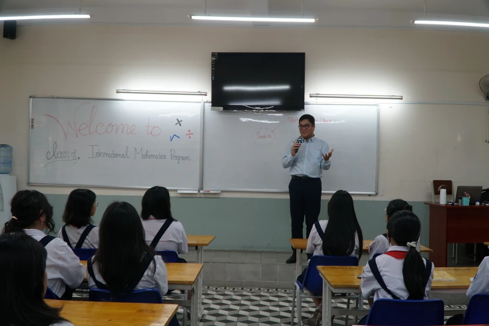 Trường THPT Lê Quý Đôn tổ chức 15 môn học thử trong chương trình lớp 10 để học sinh tiếp cận. trai-nghiem-chuong-trinh-hoc-lop-10-5.jpg