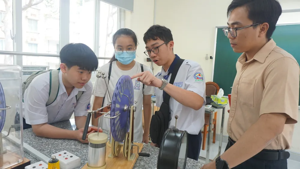 tuyển bổ sung vào lớp 10