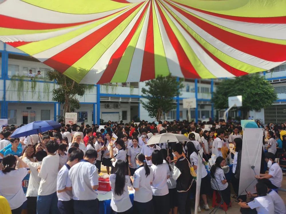 Ngày hội STEM thu hút nhiều học sinh tham gia trí tuệ nhân tạo
