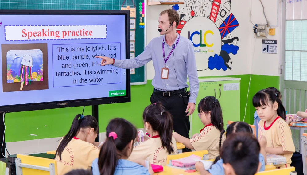 Học sinh Trường Tiểu học Phú Lâm học chương trình tiếng Anh Toán - Khoa học thực nghiệm. Ảnh: BTC tieng-anh-toan-khoa-hoc-thuc-nghiem-2.jpg