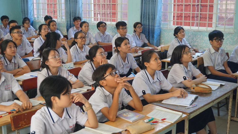 Học sinh lớp 9 Trường THCS Nguyễn Hiền, quận 12 trong một giờ học. Ảnh: NGUYỄN QUYÊN thi vào lớp 10