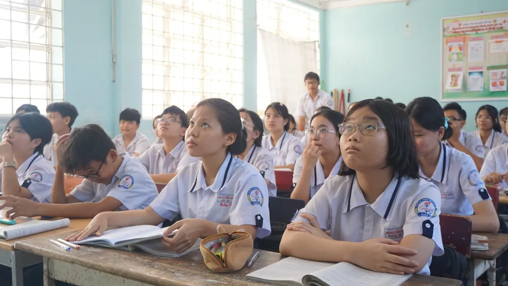 Học sinh lớp 9 Trường THCS Nguyễn Hiền, quận 12 trong một tiết học. Ảnh: NGUYỄN QUYÊN tuyển sinh vào lớp 10 tích hợp