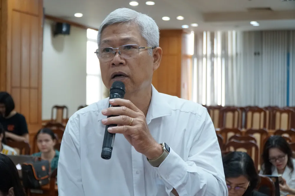Ông Ngô Văn Tuyên, Trưởng phòng GD&ĐT quận Bình Tân phát biểu. Ảnh: NGUYỄN QUYÊN z5375141240644_a11db3eabdcf6507e46850693815e362.jpg