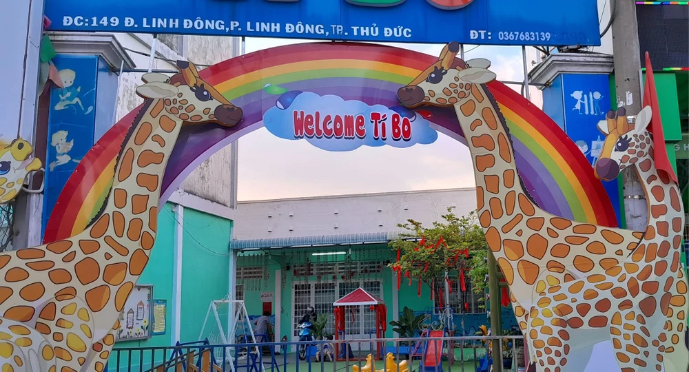 Lớp mẫu giáo Tí Bo nơi xảy ra sự việc chủ nhóm lớp bạo hành trẻ bằng hình thức ngồi lên người trẻ, ép ăn đồ ăn. Ảnh: PQ ngồi lên người trẻ