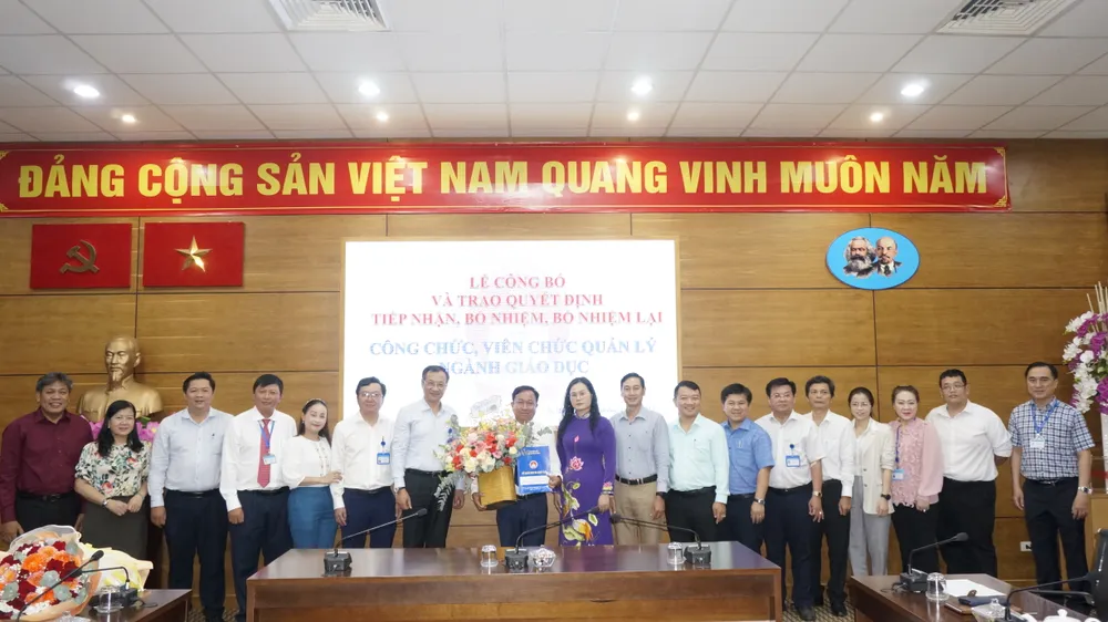 Ông Nguyễn Văn Quí Phó Trưởng phòng GD&ĐT TP Thủ Đức được bổ nhiệm giữ chức Trưởng phòng Khảo thí và Kiểm định chất lượng giáo dục, Sở GD&ĐT TP.HCM. Ảnh: Sở GD&ĐT TP Sở GD&ĐT TP.HCM