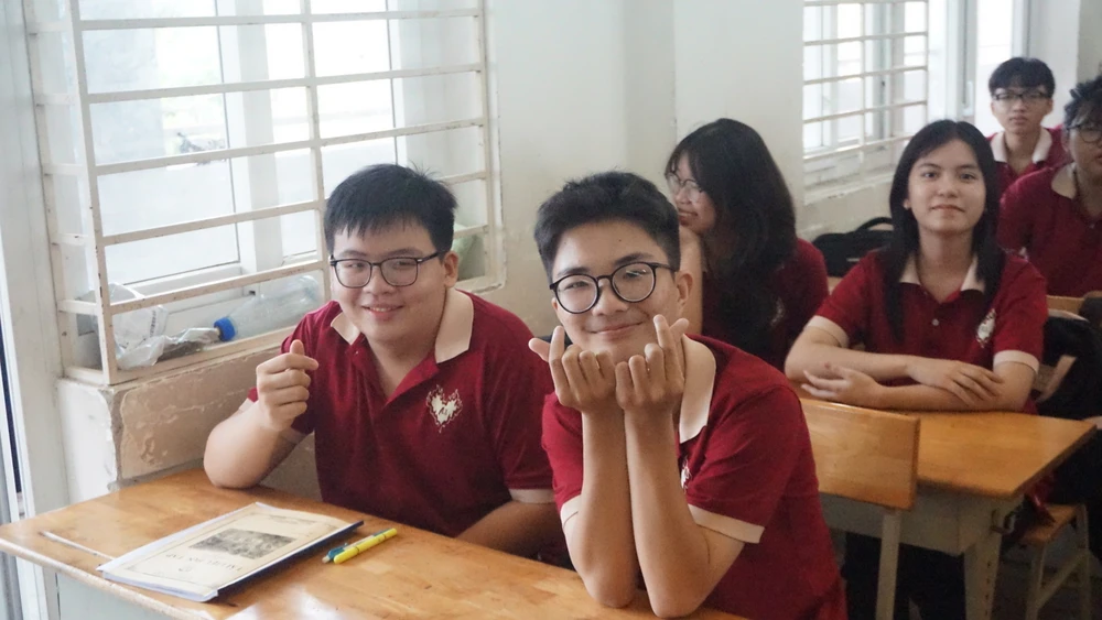 Giờ học vui vẻ với ngày thứ năm hạnh phúc. Ảnh: NGUYỄN QUYÊN thu-nam-hanh-phuc-3.JPG