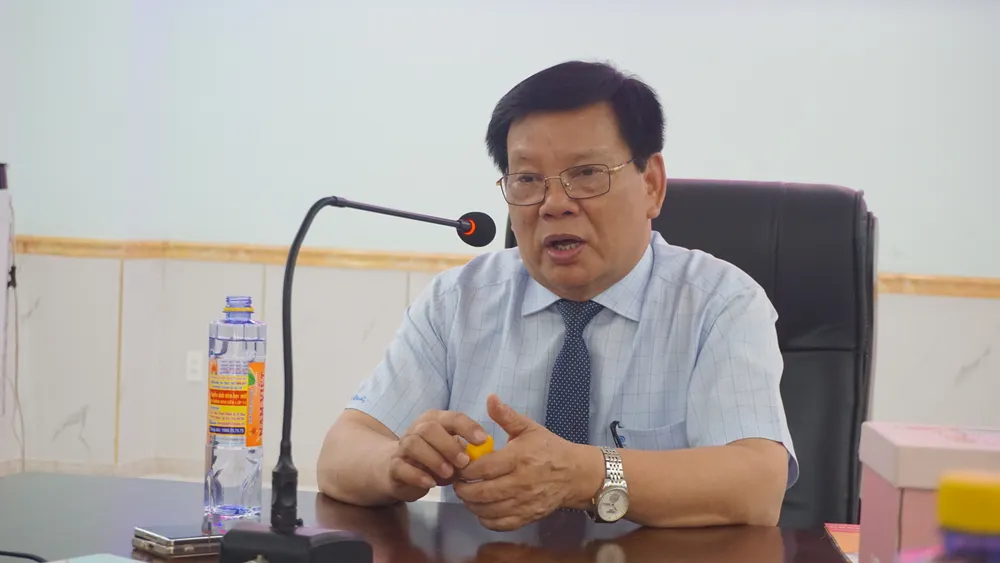Ông Thái Viết Tường, Giám đốc Sở GD&ĐT Quảng Nam trao đổi với phóng viên. Ảnh: NGUYỄN QUYÊN Sở GD&ĐT Quảng Nam