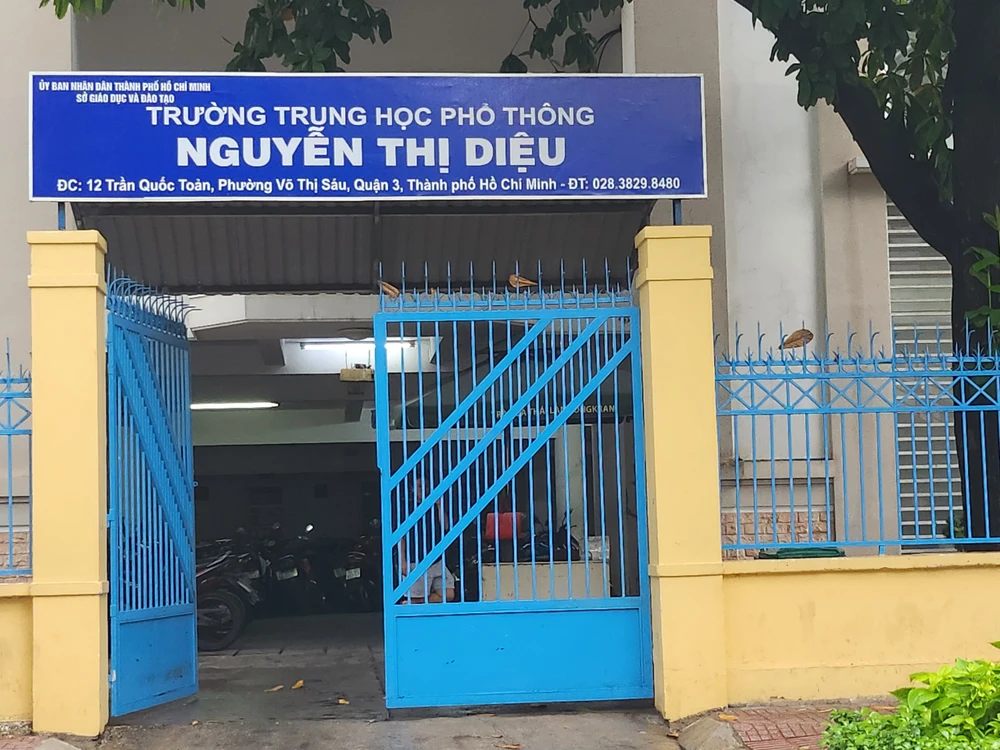 Trường THPT Nguyễn Thị Diệu, quận 3 nơi xảy ra sự việc giáo. Ảnh: NGUYỄN QUYÊN 6 bạn đánh vào mông