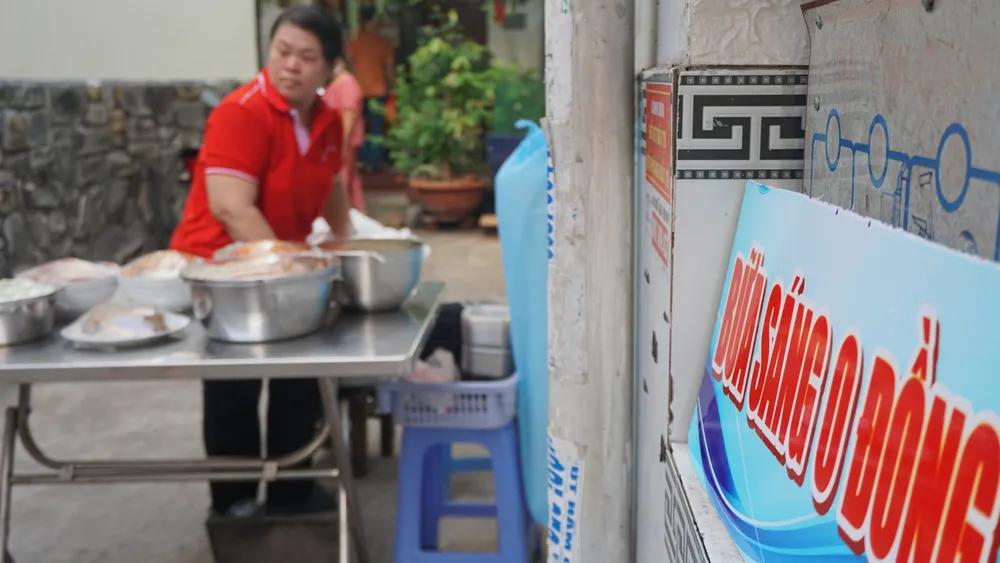 Bữa sáng 0 đồng đã sẵn sàng để mời mọi người bua-sang-0-dong-11.JPG