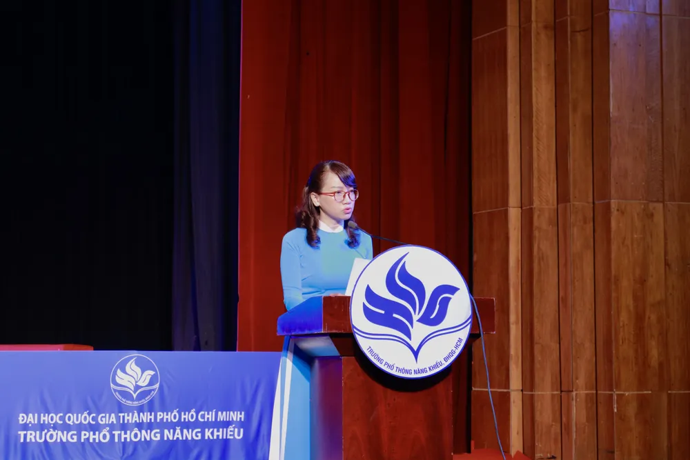GS.TS Nguyễn Thị Thanh Mai, Hiệu trưởng Trường Phổ thông Năng khiếu phát biểu tại buổi lễ. Ảnh: NTCC Truong-pho-thong-nang-khieu-1.JPG