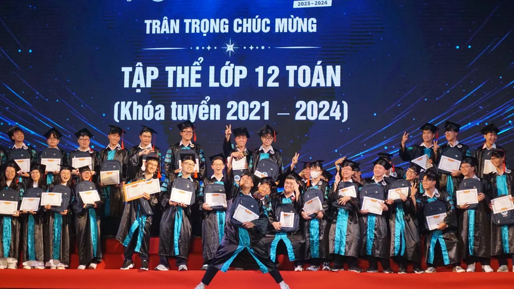 Học sinh lớp 12 tại lễ tổng kết năm học. Ảnh: NGUYỄN QUYÊN Truong-pho-thong-nang-khieu-2.JPG
