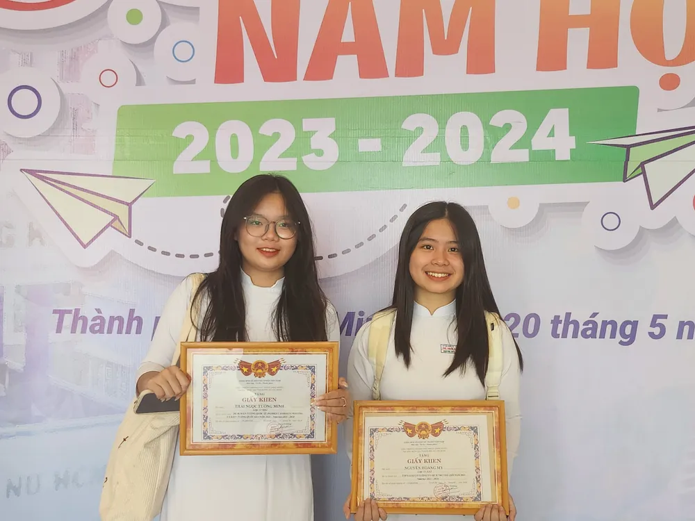 Em Thái Ngọc Tường Minh (học sinh lớp 11 XH2) là dự bị kiện tướng quốc tế (tháng 11-2023) và là kiện tướng quốc gia năm (tháng 3-2024) cùng em Nguyễn Hoàng My (học sinh lớp 11 XH2) là Top 6 giải cờ tướng Vô địch trẻ Thế giới 2023 (Tháng 11-2023). Ảnh: NGUYỄN QUYÊN Truong-pho-thong-nang-khieu-3.jpg
