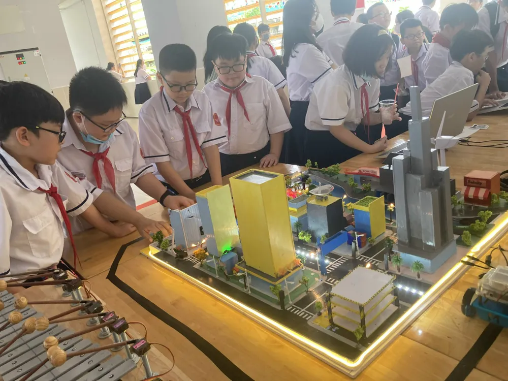 Học sinh Trường THCS Vân Đồn trong một hoạt động trải nghiệm. Ảnh: NTCC tuyển sinh vào lớp 6