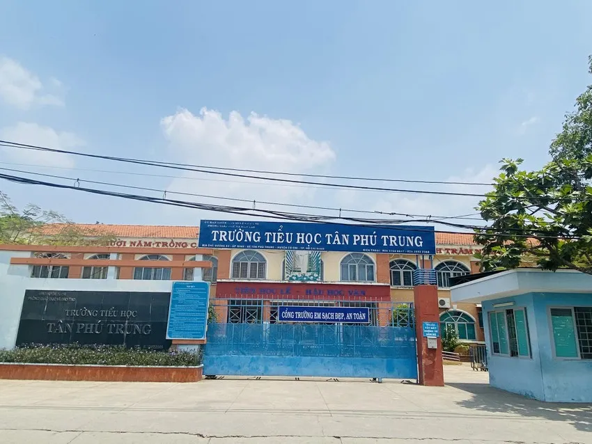 Trường Tiểu học Tân Phú Trung, huyện Củ Chi nơi xảy ra sự việc. Ảnh: NGUYỄN QUYÊN Hiệu trưởng Trường Tiểu học Tân Phú Trung