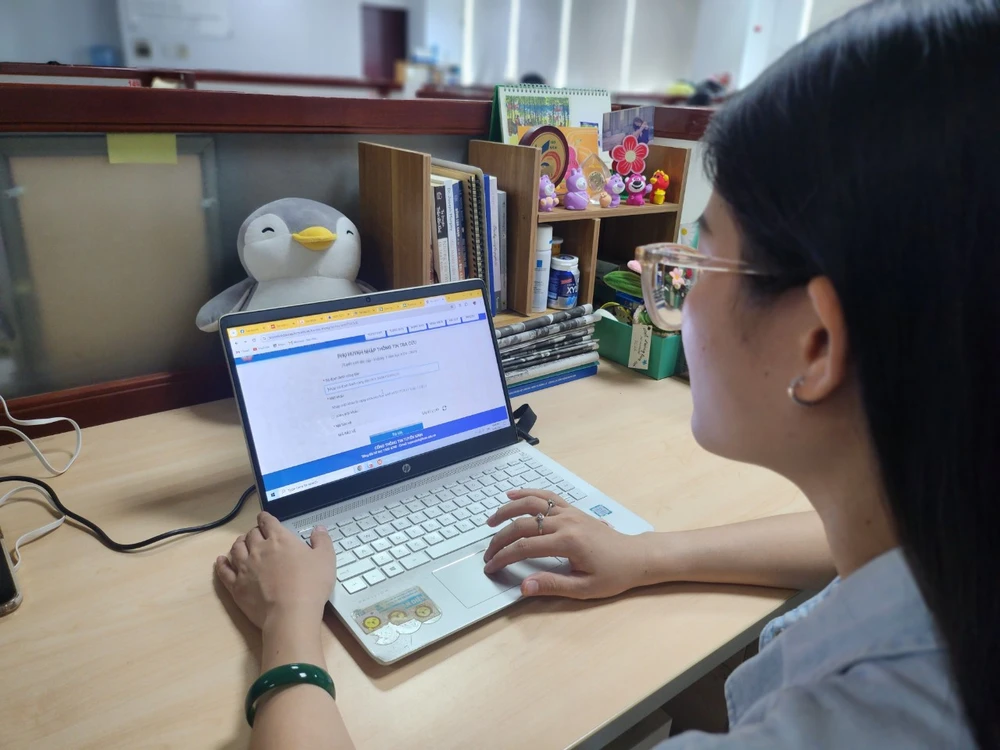 Phụ huynh cần đọc hướng dẫn và cân nhắc thật kỹ trước khi đăng ký tuyển sinh để tránh những sai sót đáng tiếc. Ảnh minh họa: NGUYỄN QUYÊN Đăng ký tuyển sinh lớp 1
