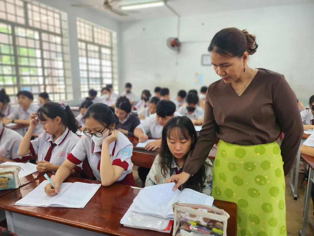 Cô trò Trường THPT Trường Chinh, quận 12 trong một giờ học. Ảnh: NGUYỄN QUYÊN thi-tot-nghiep-thpt-1-5.jpg